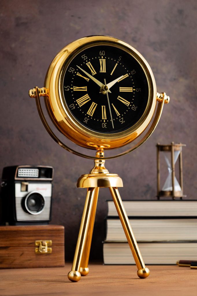 Mini Gold Tripod Masa Saati – 37x18 cm